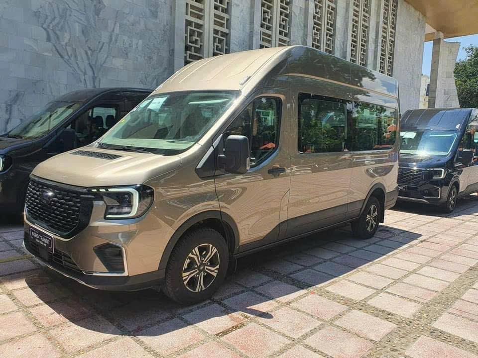 Ford Transit Premium 16S