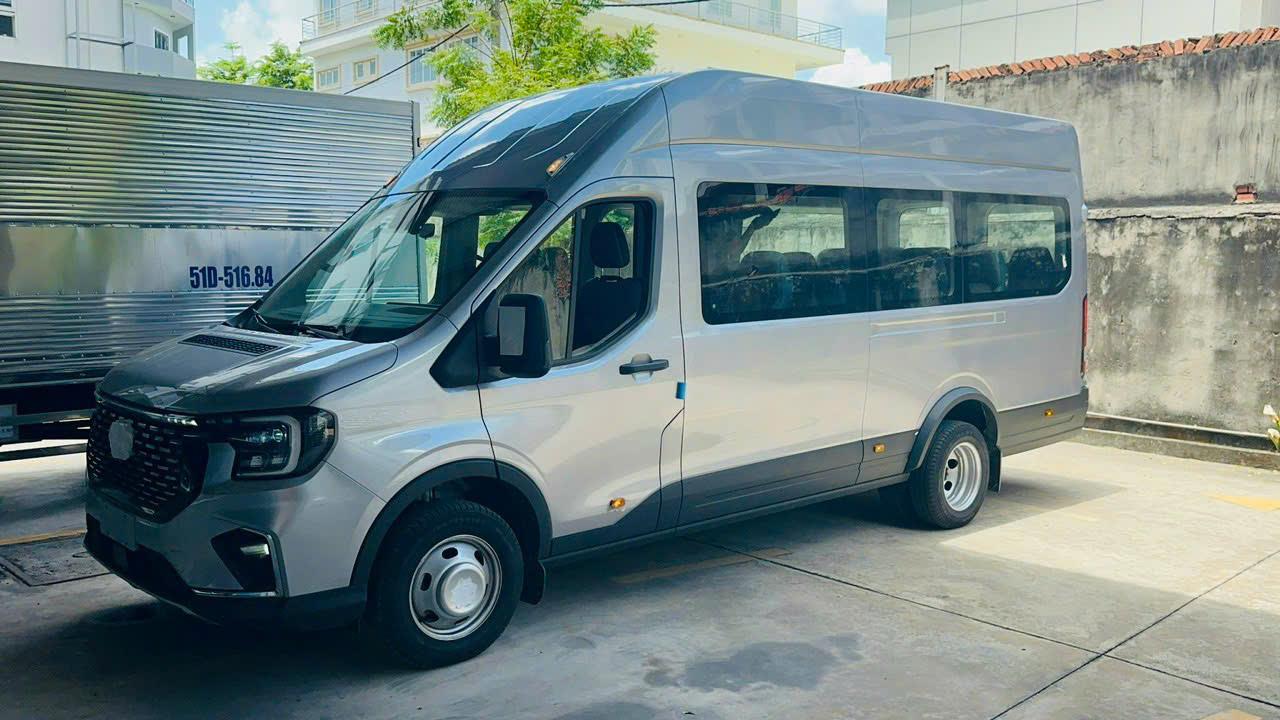 Ford Transit Premium 18S