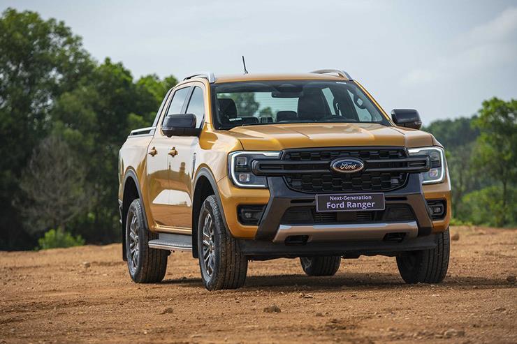 Giá xe Ford Ranger niêm yết và lăn bánh tháng 12/2022