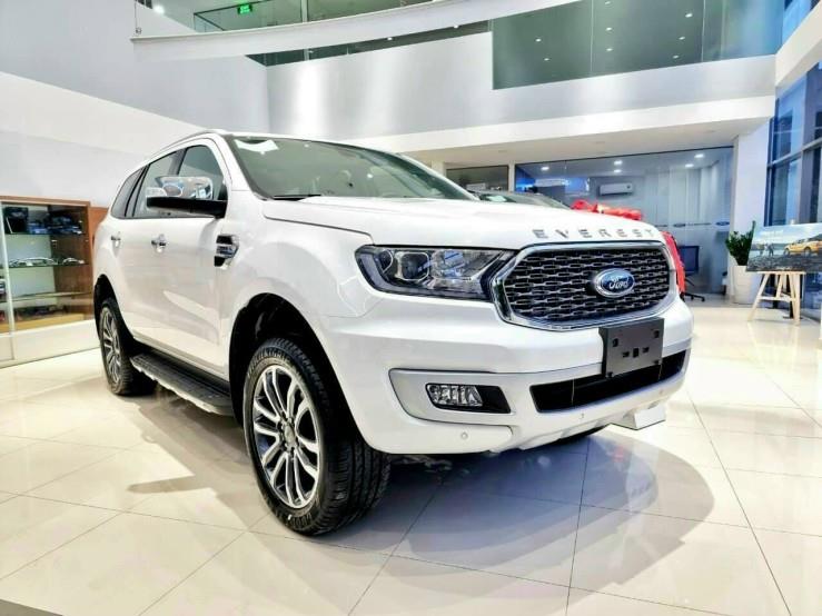 So sánh Ford Everest