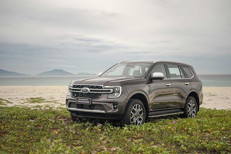 Giá xe Ford Everest thế hệ mới lăn bánh tháng 9/2022