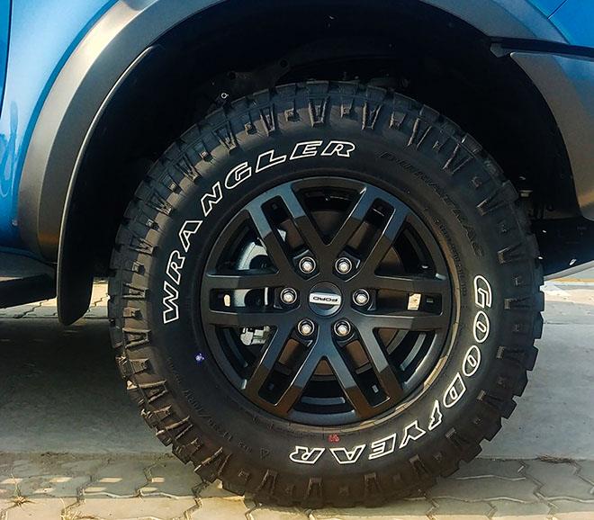 Ford Ranger Raptor 2020 đã ra mắt thị trường Việt Nam với màu sơn Performance Blue​