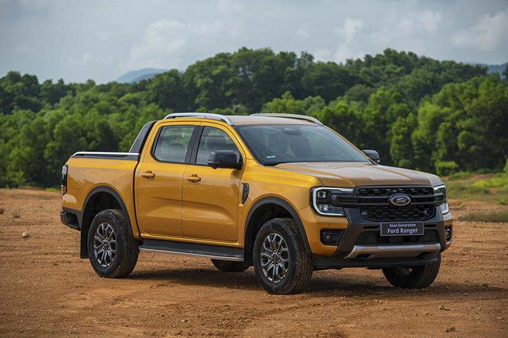 Giá xe Ford Ranger niêm yết và lăn bánh tháng 11/2022