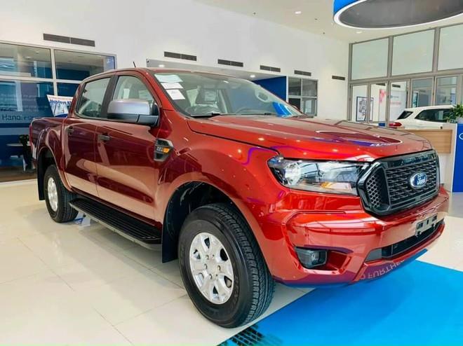 Ford Ranger 2021 bản cải tiến XLS MT giá 630 triệu đồng trang bị gì?