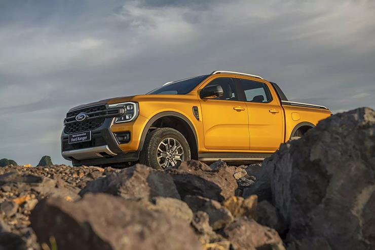 Giá xe Ford Ranger niêm yết và lăn bánh tháng 3/2023